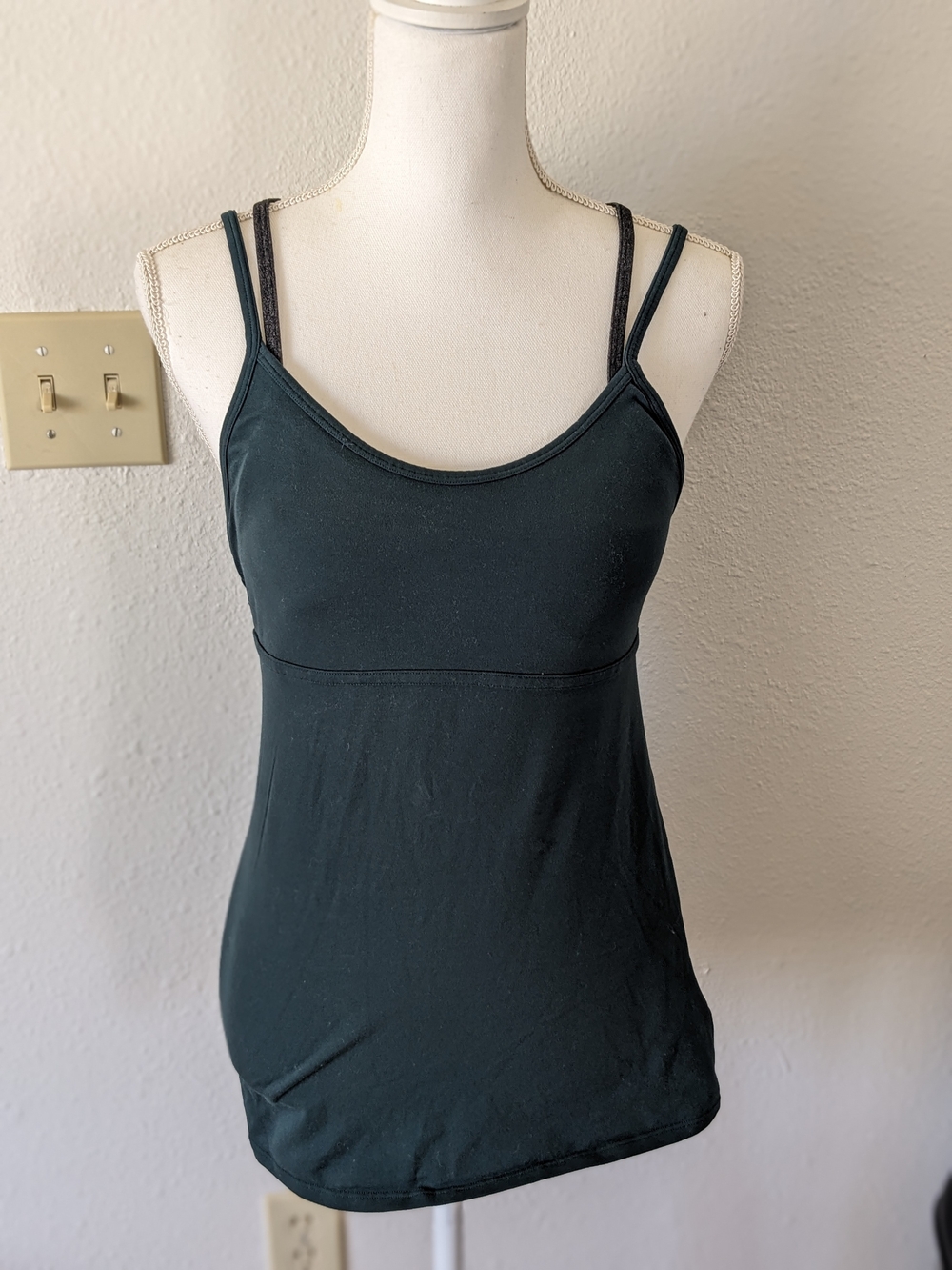 GAP Emerald Green Double-Strap Work Out Top Built In Bra